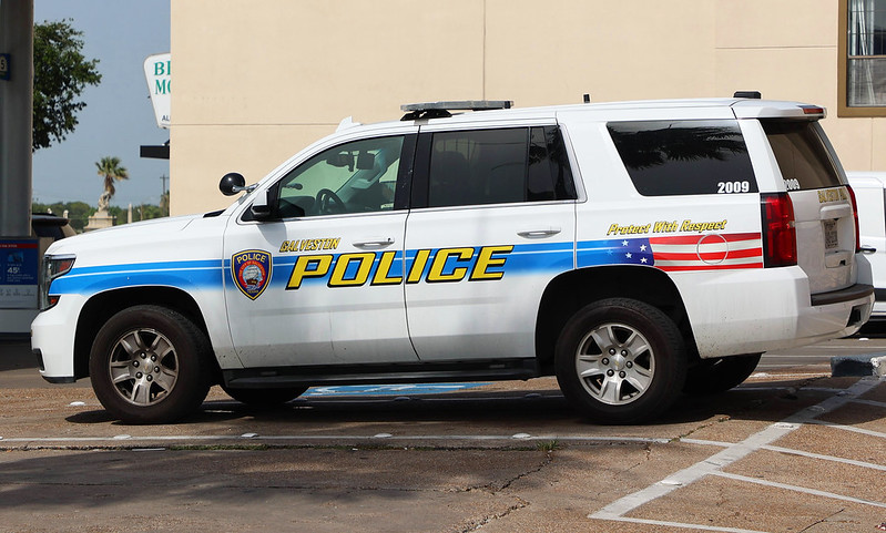 Suspect dead after shooting and police pursuit on Galveston Island