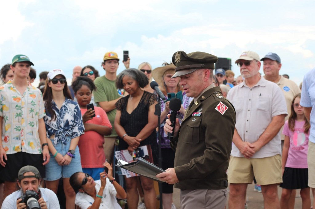 Galveston forms record-breaking human chain along Seawall to honor 1900 storm&nbsp;victims