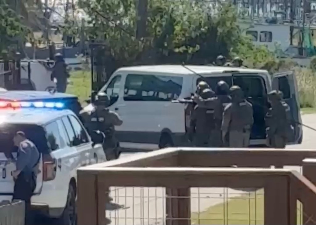 Sheriff’s Office SWAT Team Draws Attention in San&nbsp;Leon