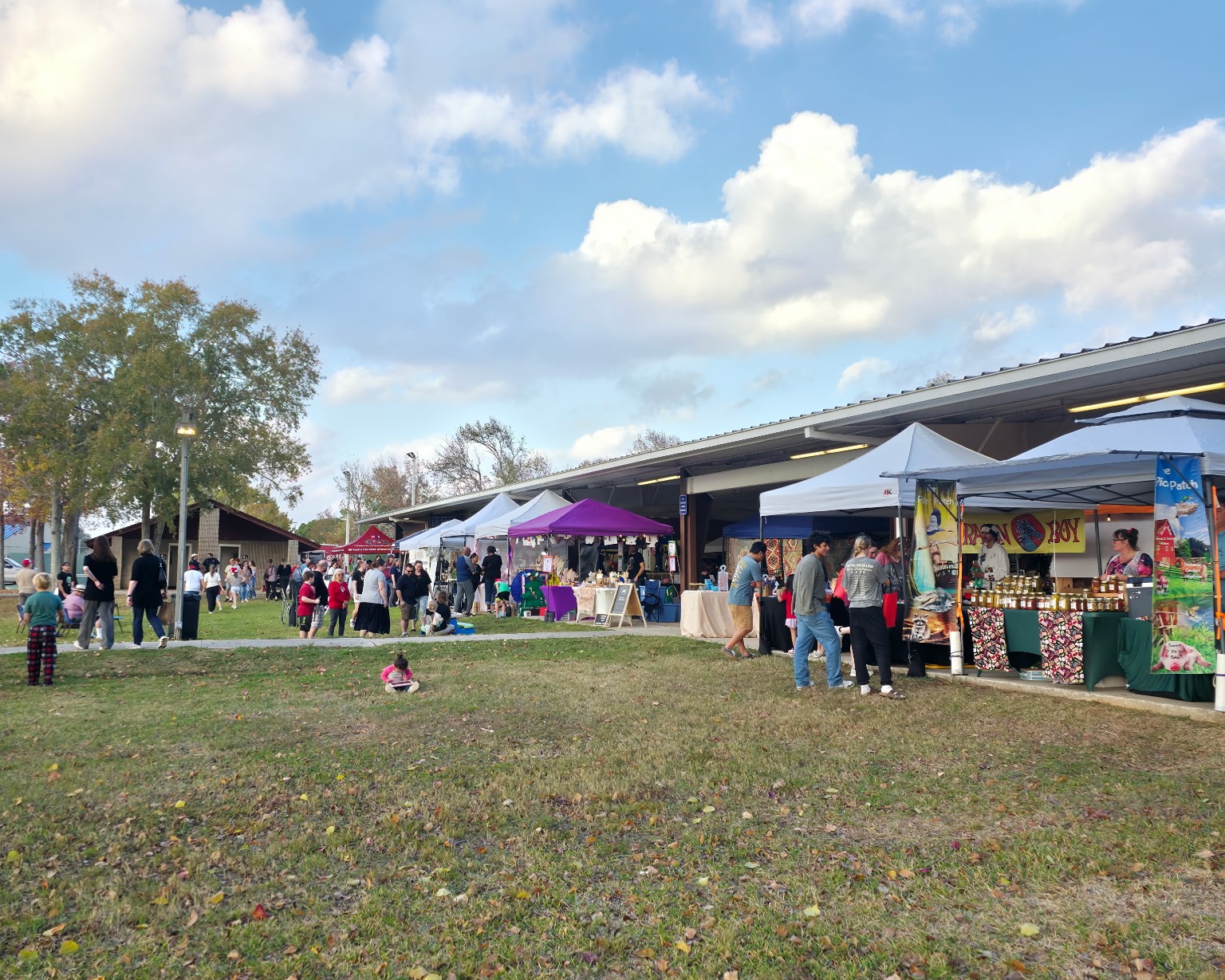 Bayside Bazaar Hosts Festive Christmas Market at Clear Lake Park