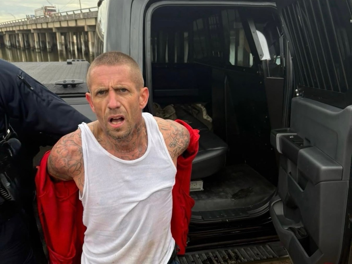 Fugitive arrested near Hitchcock, after land and water&nbsp;chase