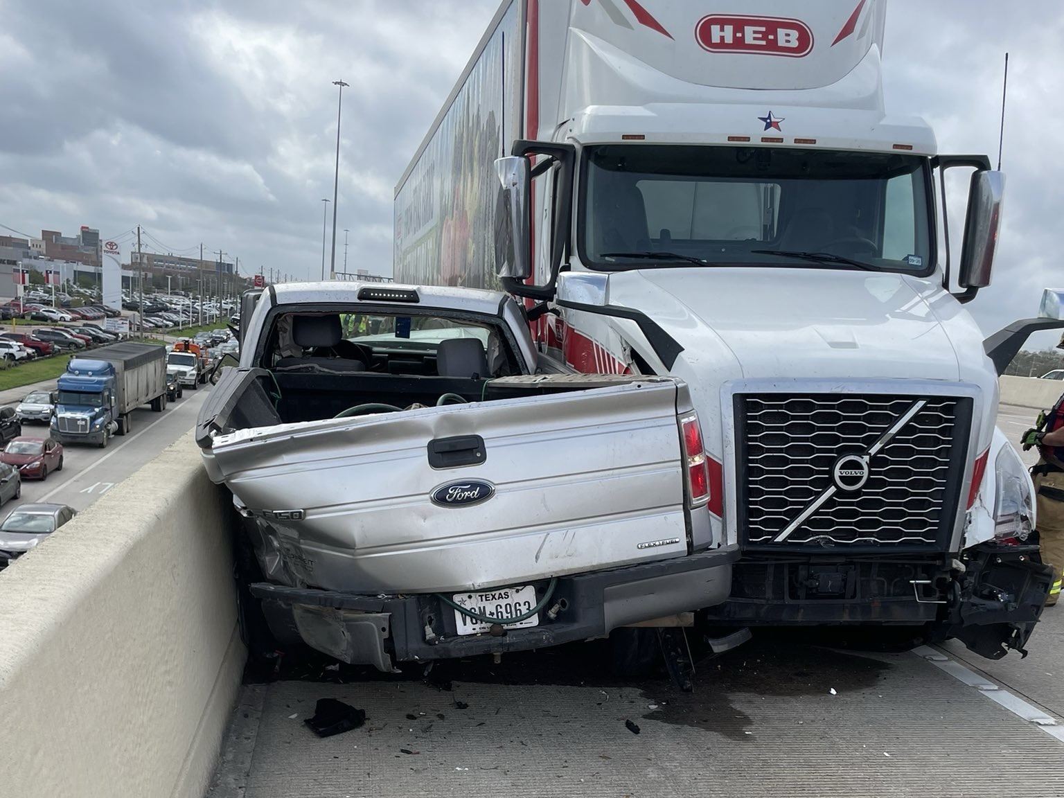 Crash Between 18-Wheeler and F-150 Shuts Down Lanes on I-45 in League City