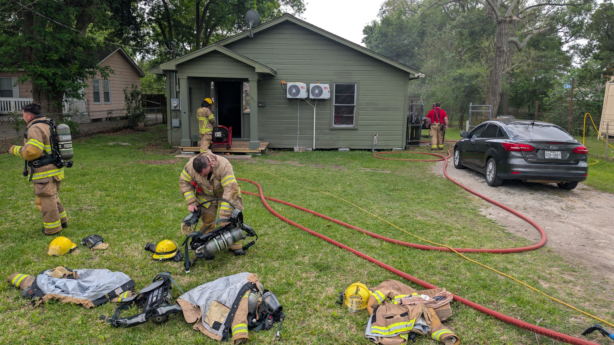 Firefighters rescue dog from Alvin house fire, no injuries reported