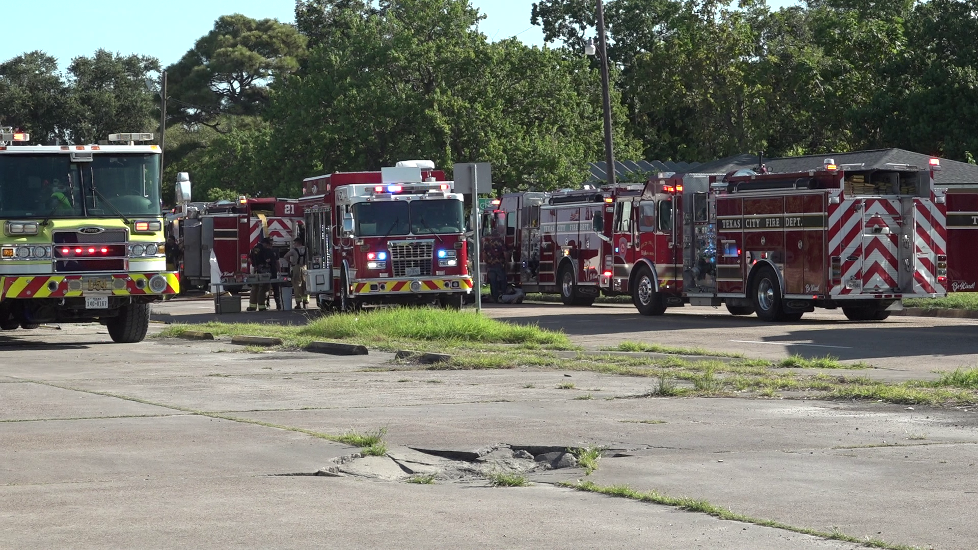Firefighter hospitalized after vacant-building fire in Texas City